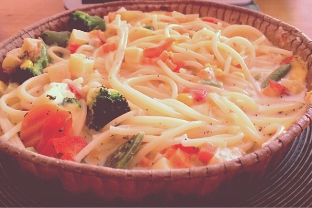 Спагетти, запеченные с овощами в сливочном соусе