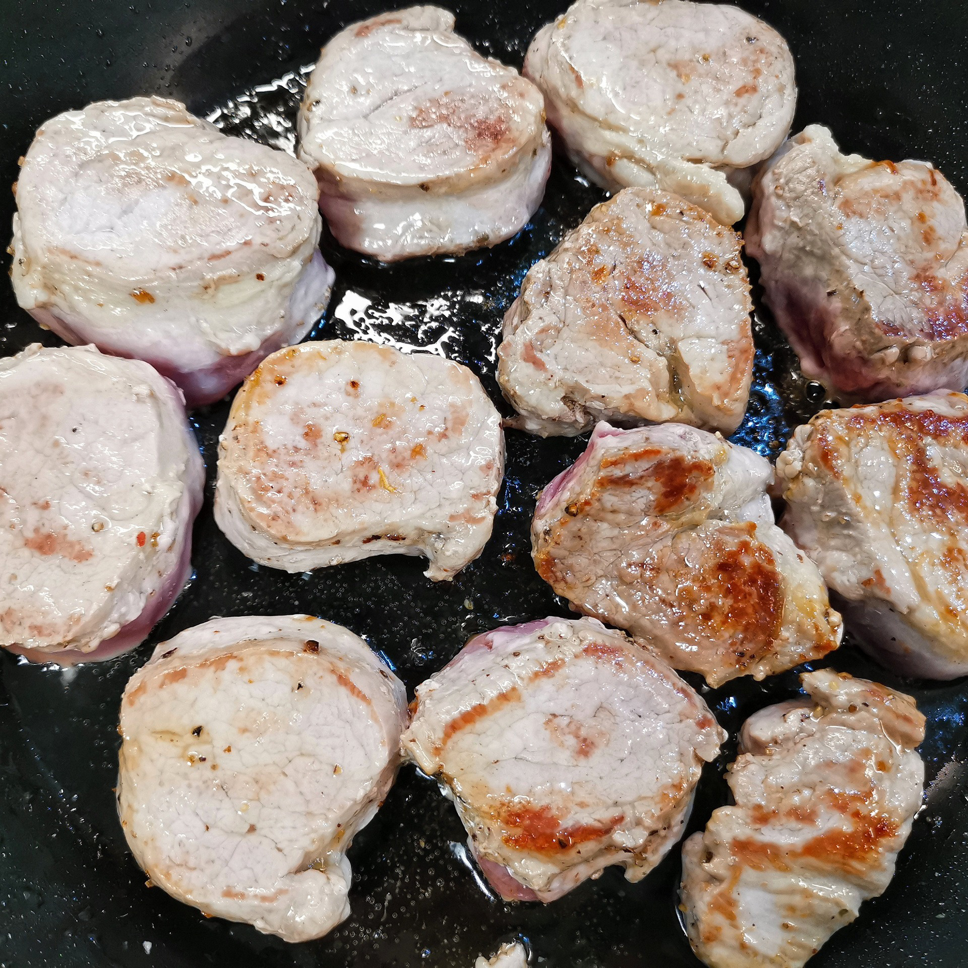 Шницель из свинины на сковороде. 7 рецептов приготовления сочного мяса в панировке