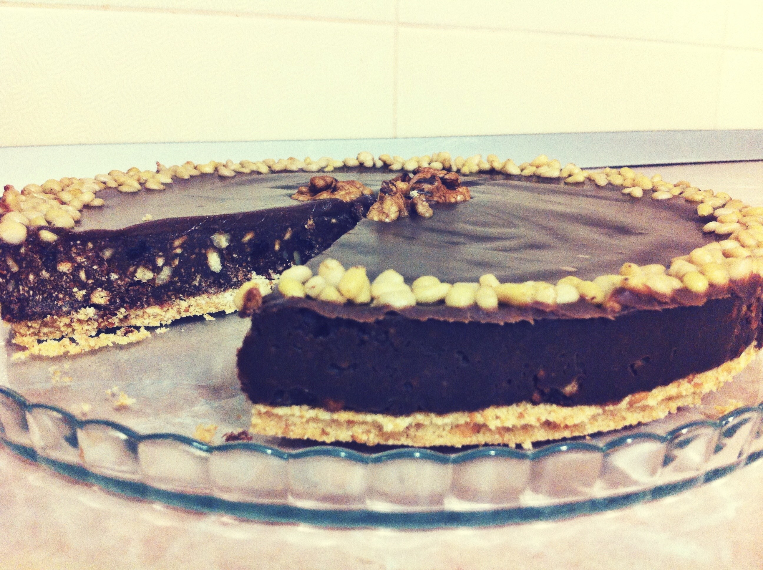 Шоколадно-ореховый торт из печенья