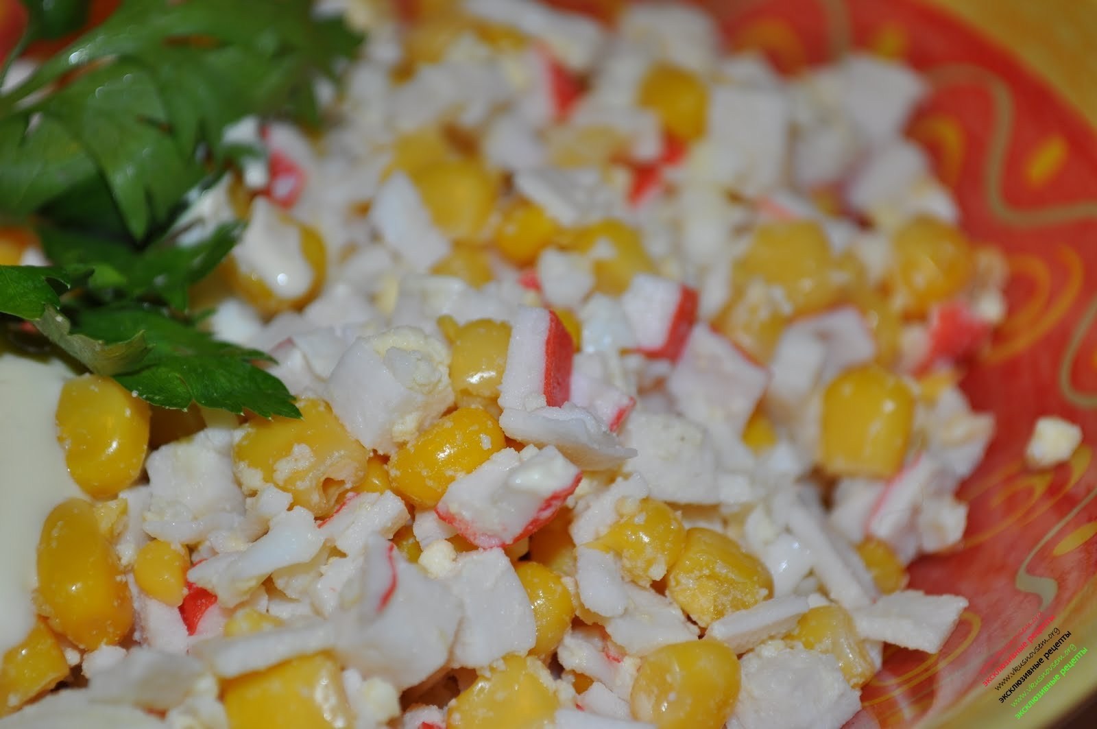Крабовые салаты с рисом и кукурузой