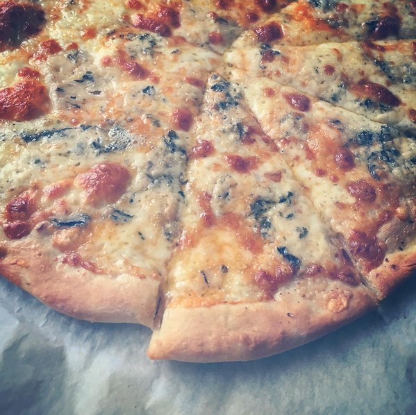 Пицца «Четыре запрещенных сыра»