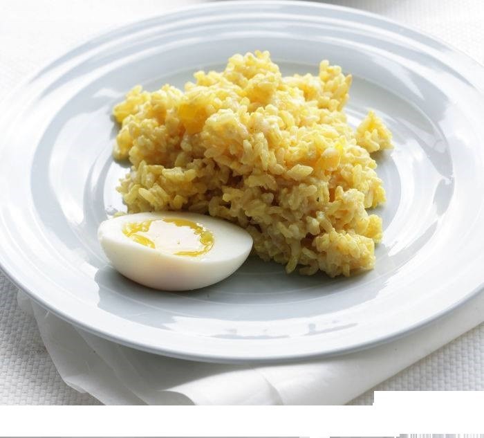 Жареная рисовая каша с яйцом