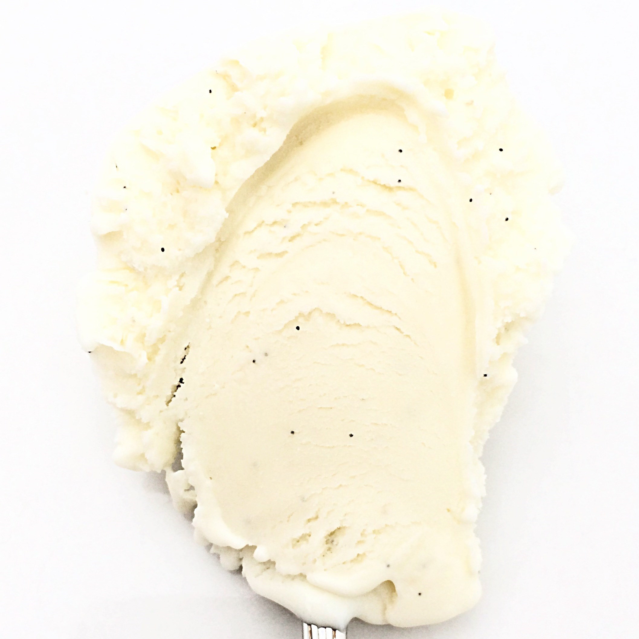 Сливочное мороженое с ванилью, ромашкой и бадьяном