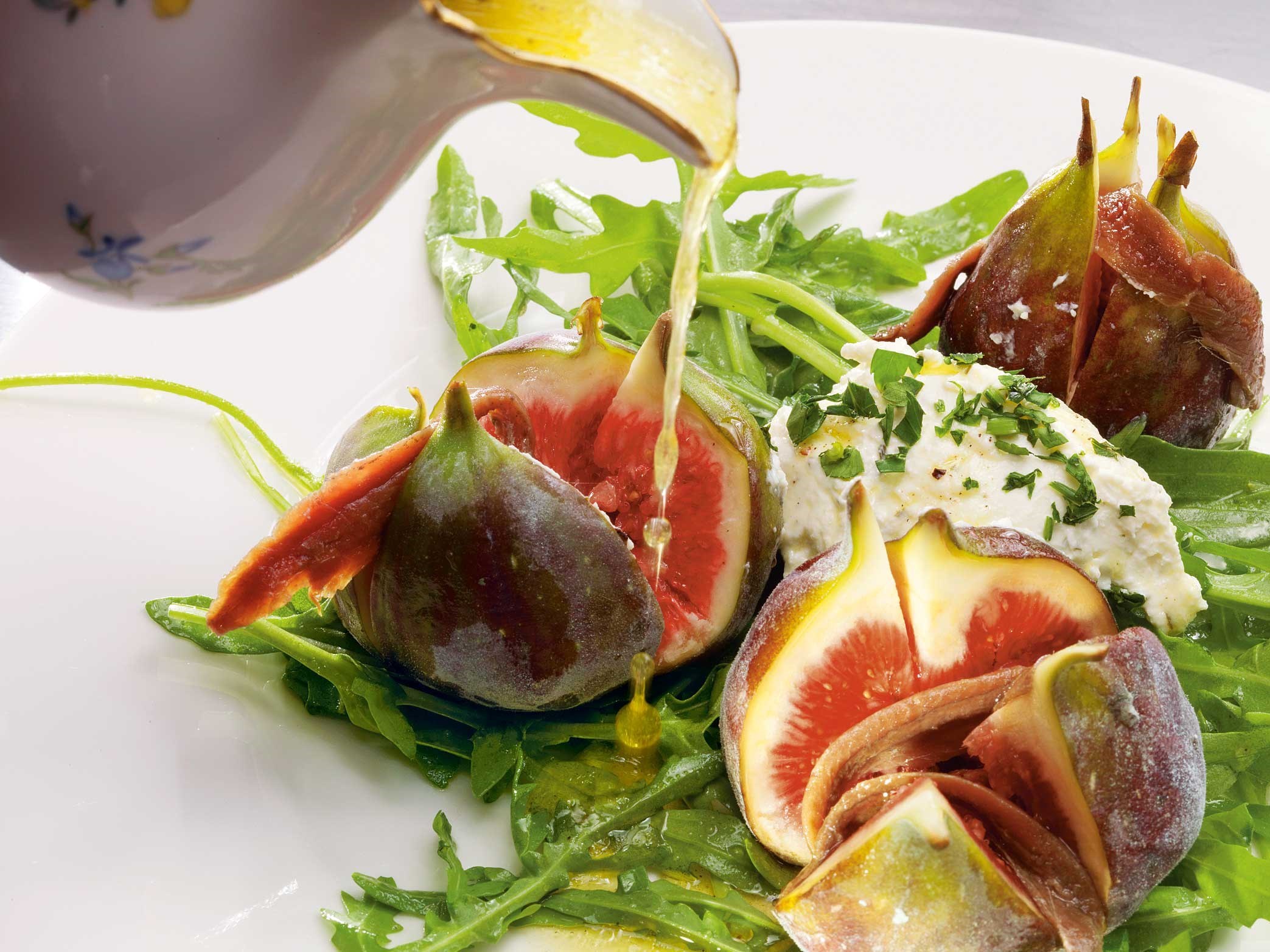 Салат с помидорами и творожным сыром - Рецепты - Hochland