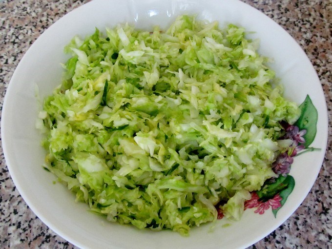 Салат из капусты с горячей заливкой – кулинарный рецепт