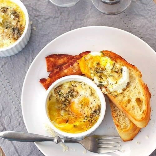 Ингредиенты для рецепта Яйца запеченные с сыром