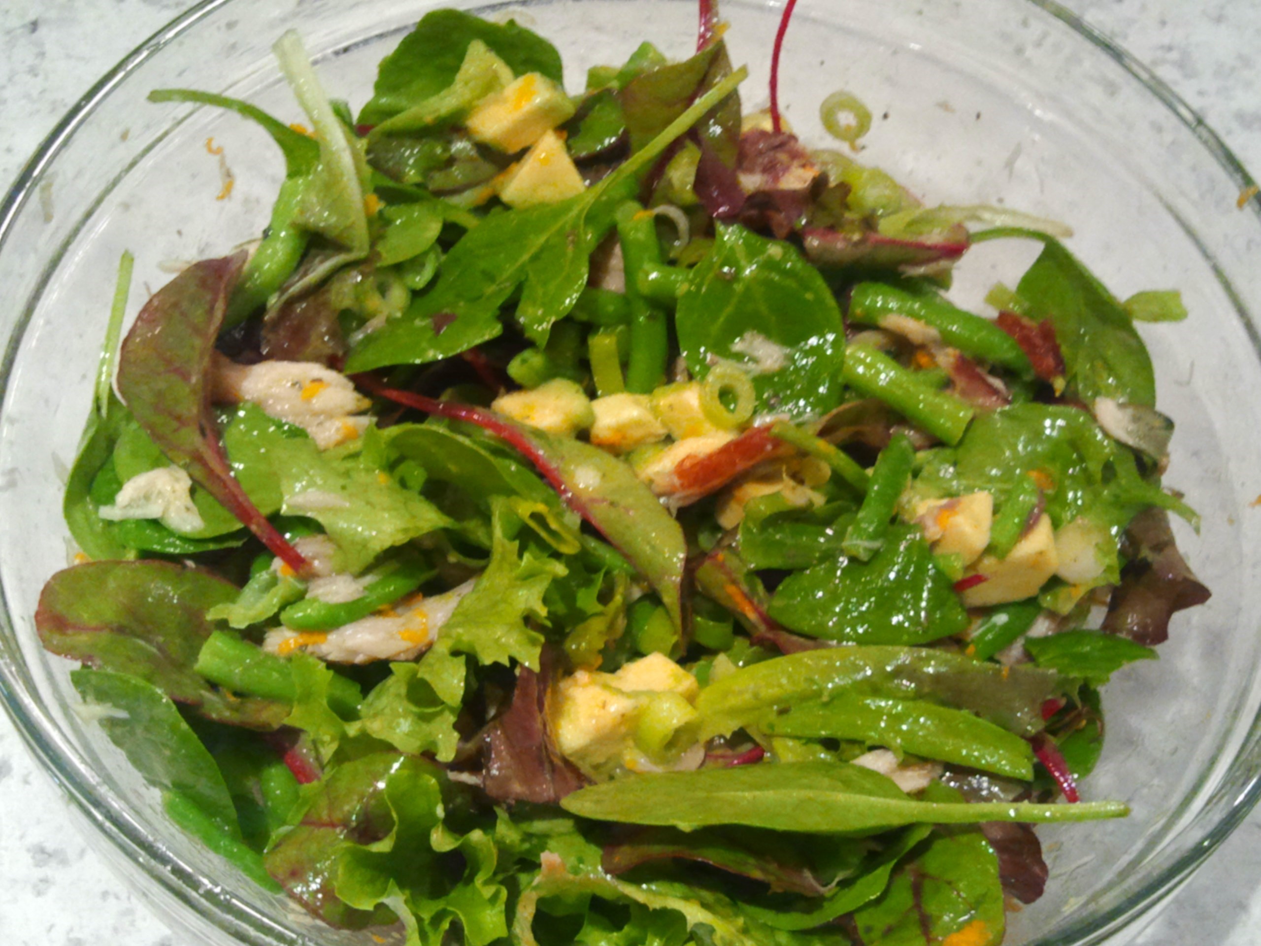 Цитрусовый салат из копчёной макрели
