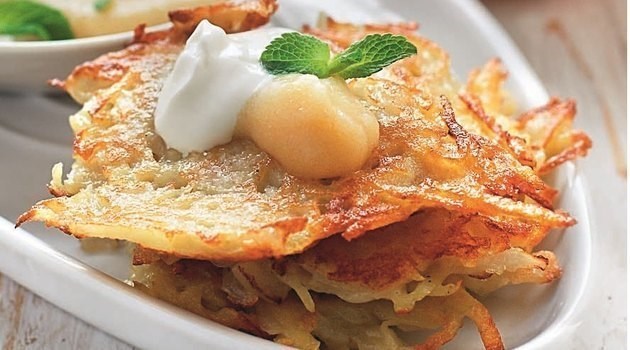 Картофельные оладьи латкес с яблочным соусом