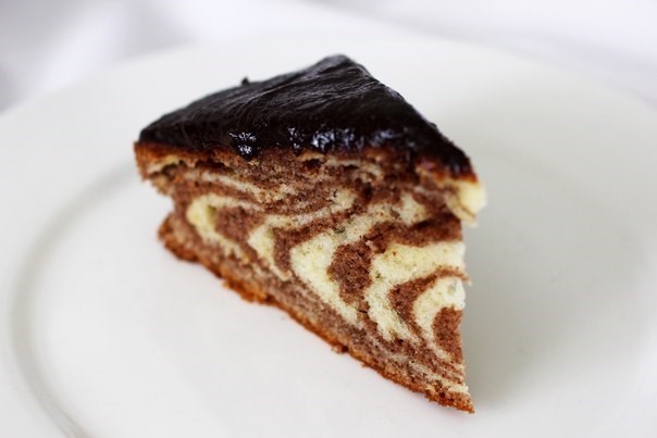 Пирог «Зебра» с шоколадной глазурью – пошаговый рецепт приготовления с фото