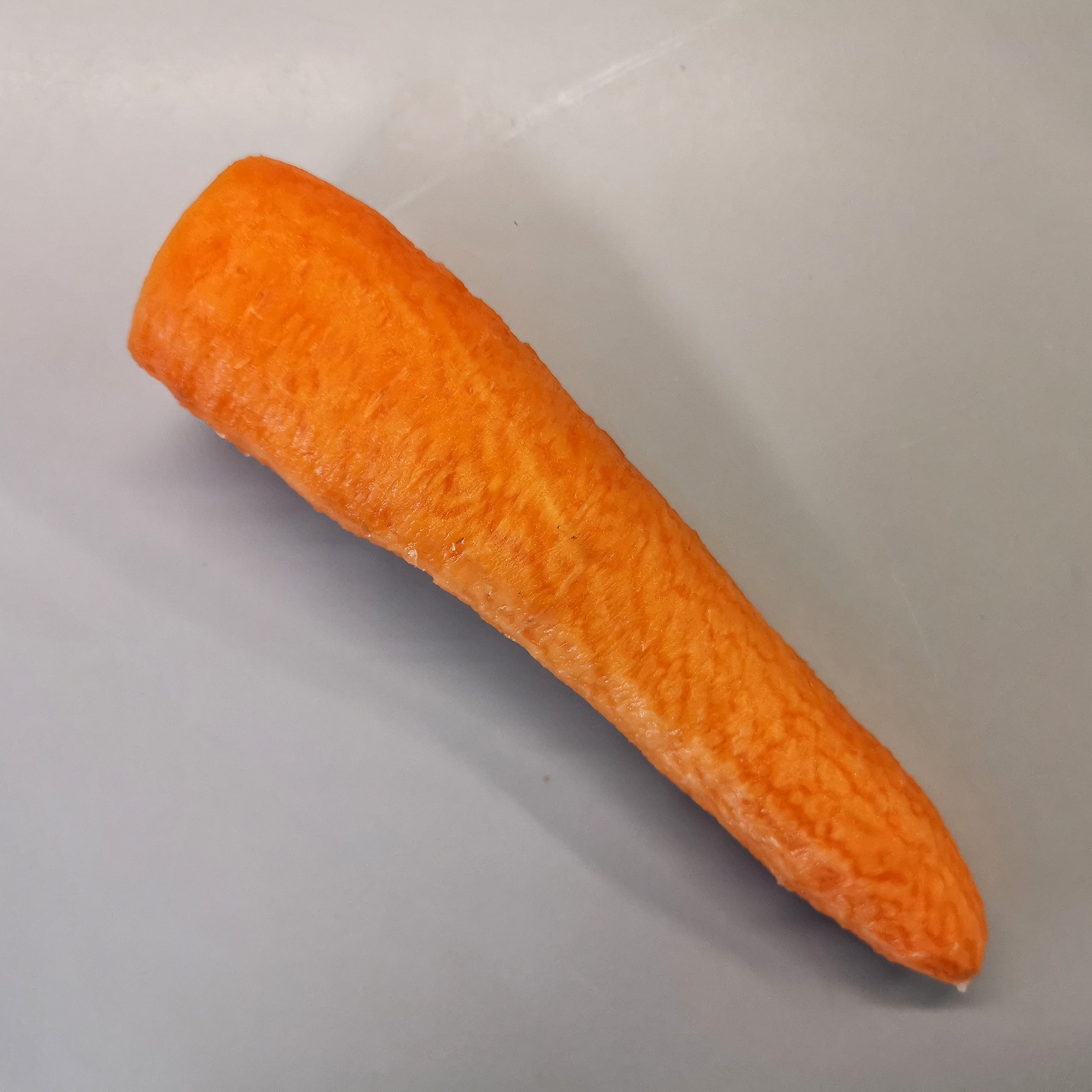Куриный бульон с морковью и зеленым горошком