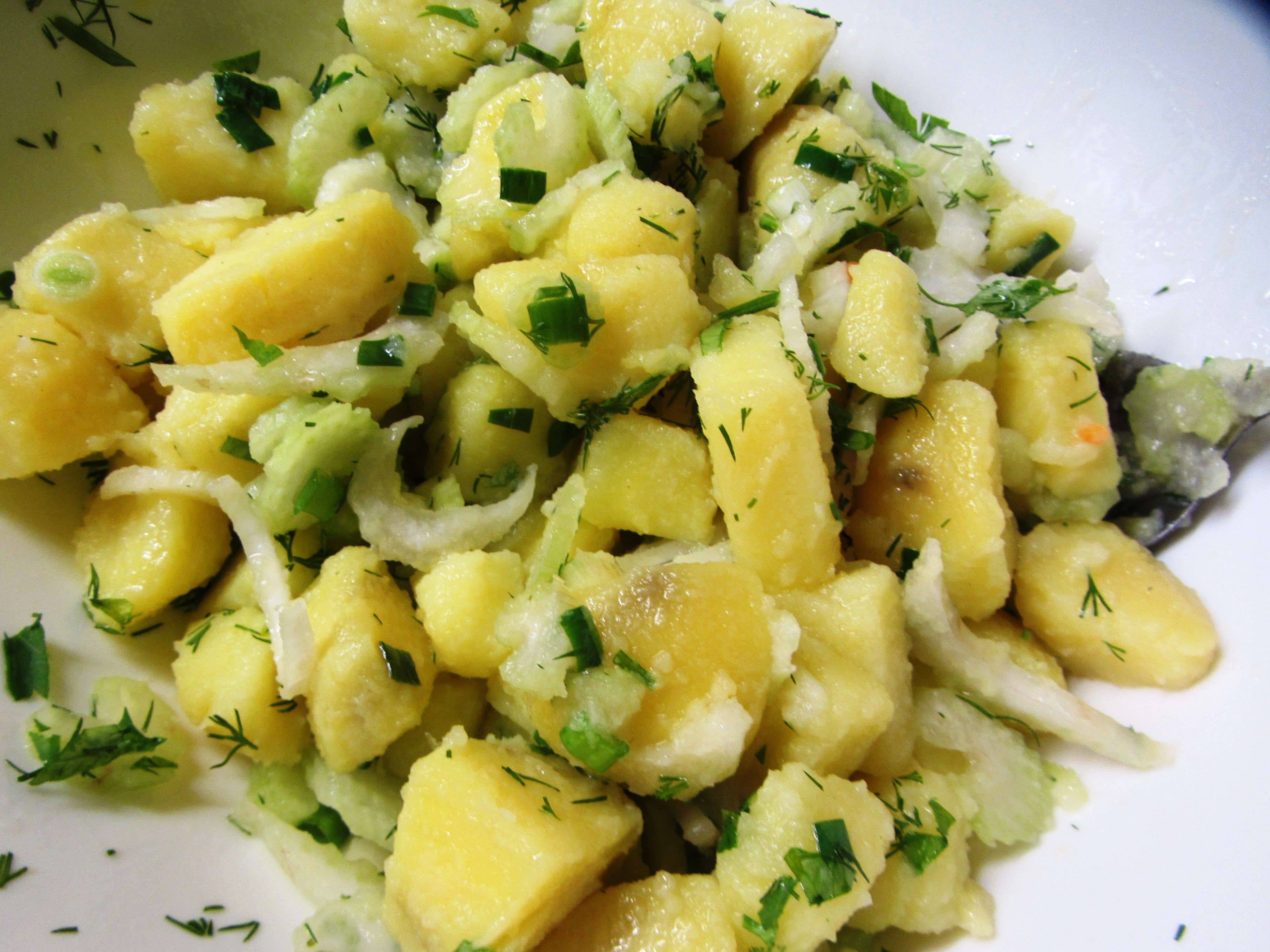 Вкусный салат с картофелем: рецепты и советы