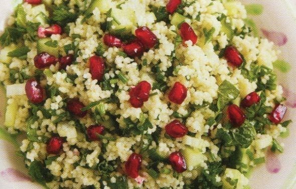 Салат с кус-кусом, фетой и шпинатом: легкий и вкусный рецепт