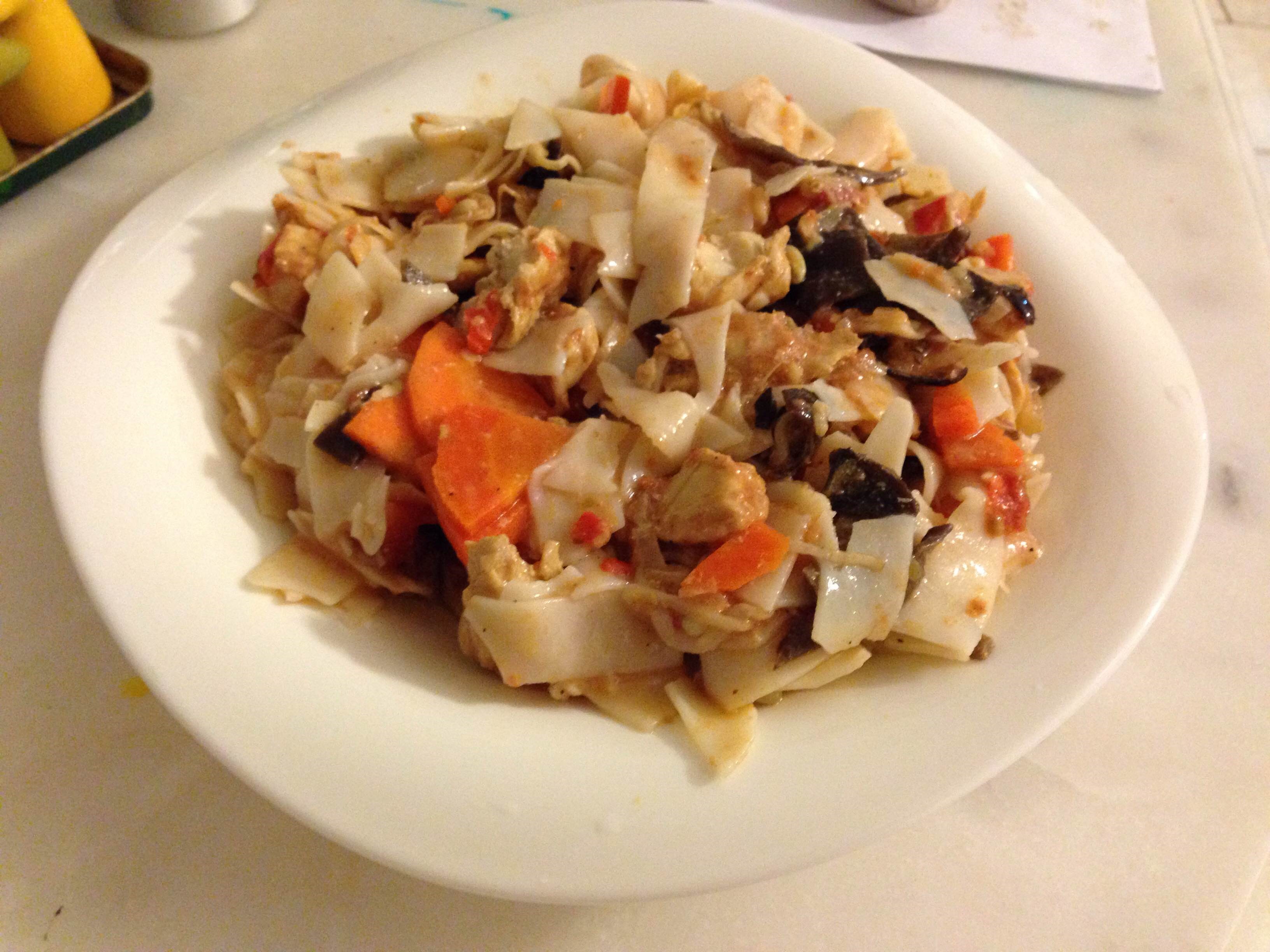 Рисовая лапша с грибами и овощами на сковороде рецепт