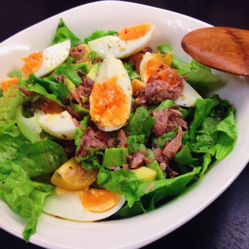 Салат с тунцом и авокадо, пошаговый рецепт на ккал, фото, ингредиенты - Магуро