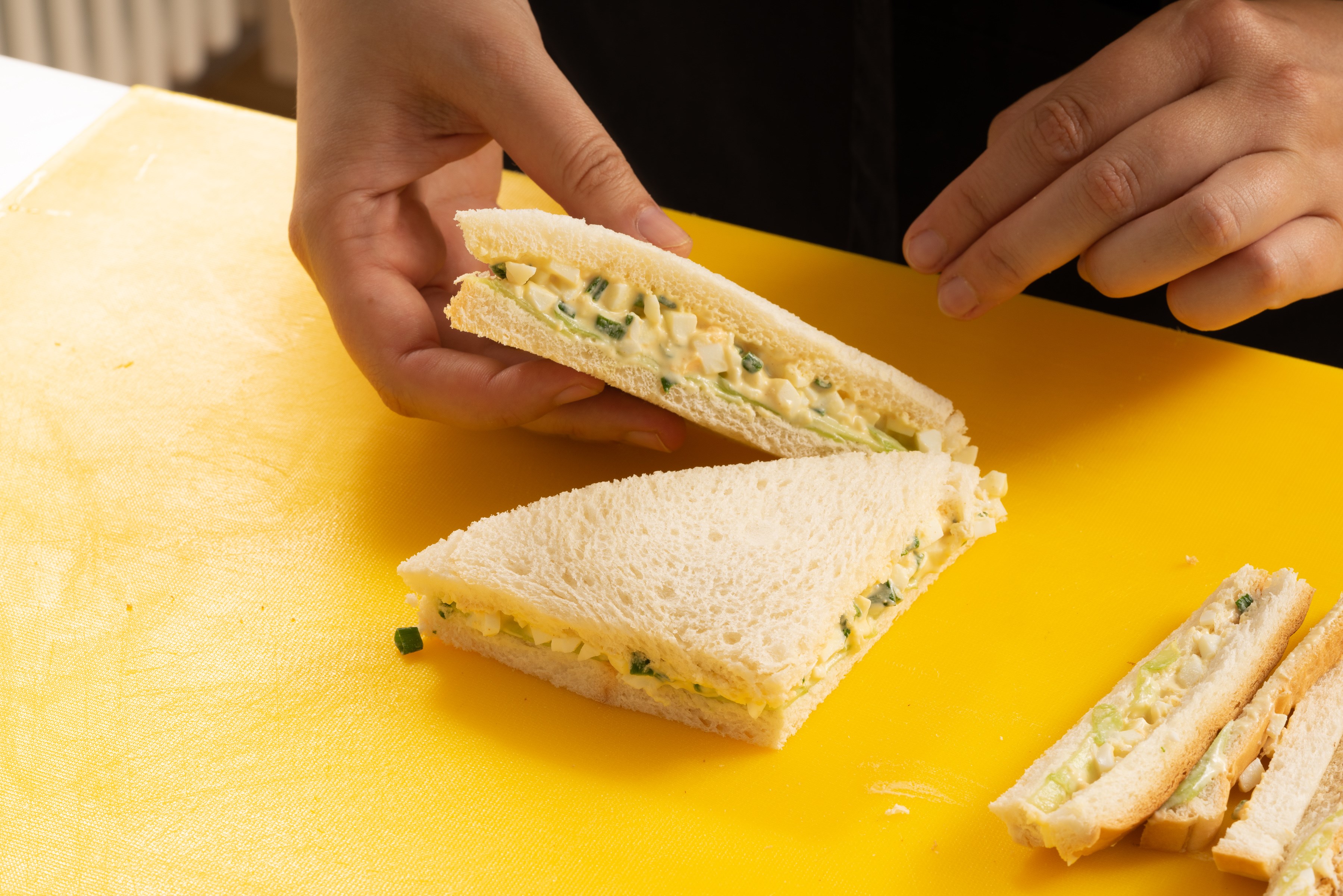 Завтрак за 7 минут! Горячий сэндвич с яйцом и беконом.