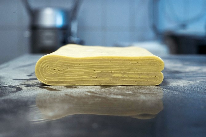 Рецепт круассанов из замороженного слоеного теста обожают за простоту: как их приготовить