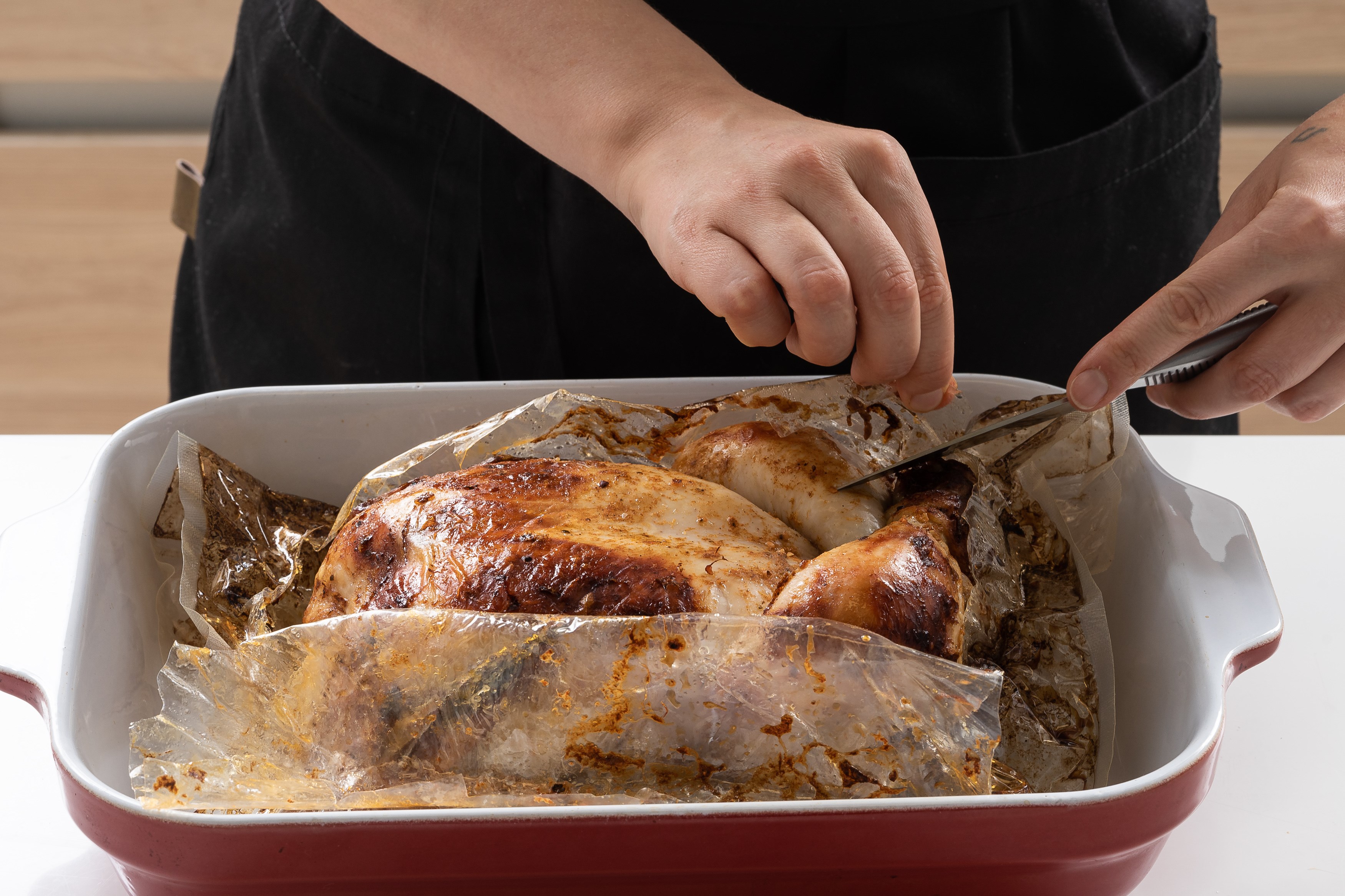 Курица с чесноком и картошкой в духовке - классический рецепт с фото