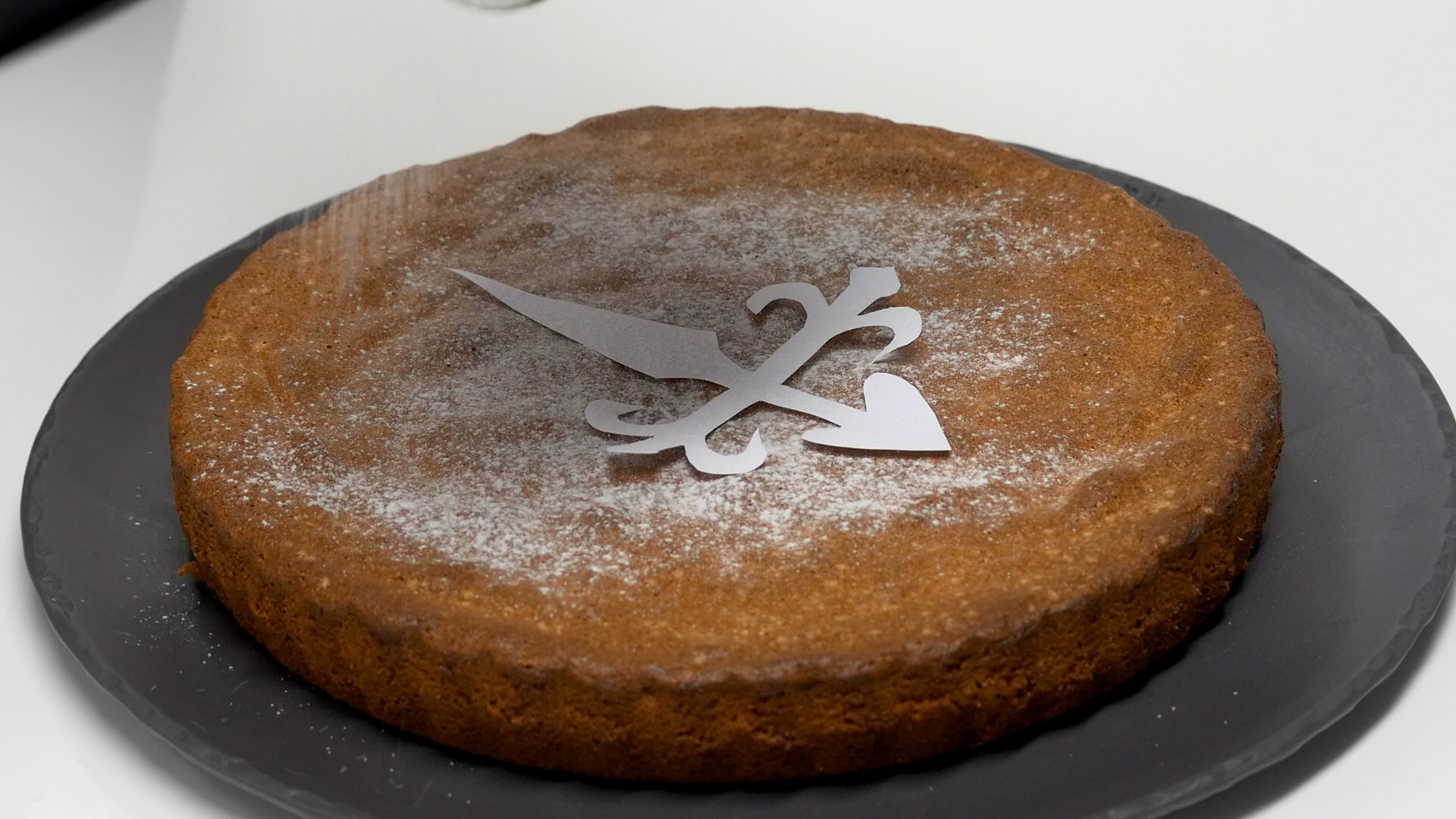 Рецепт традиционного торта Сантьяго: секреты испанской выпечки | Название сайта