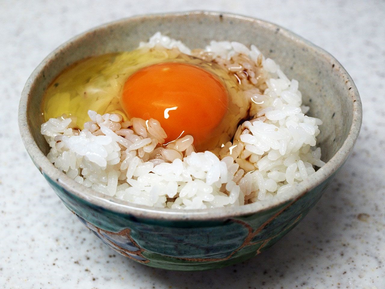 Рис на завтрак рецепты. Тамаго какэ Гохан. Гохан с яйцом. Гохан рис с яйцом. Варёный рис Гохан.