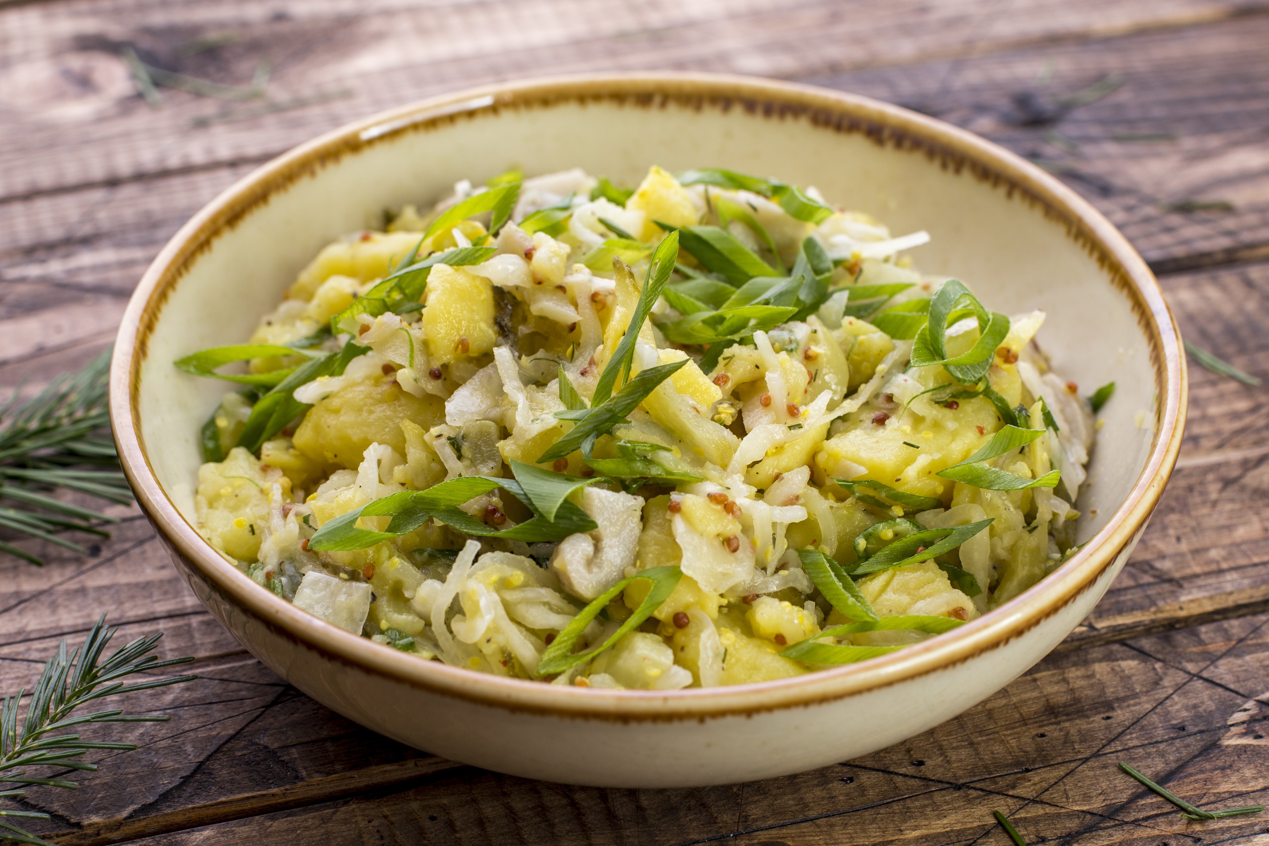 Деревенский салат с картошкой и квашеной капустой — рецепт с фото пошагово