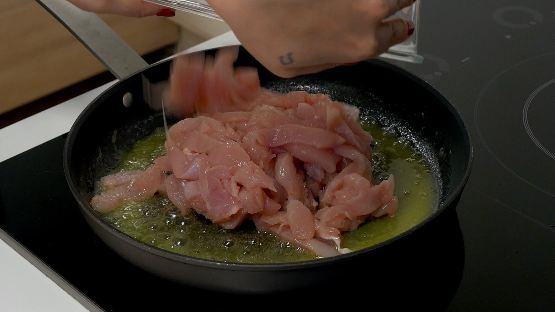 Куриное филе в сметане с черносливом: пошаговый рецепт с фото – как потушить на сковороде вкуснее