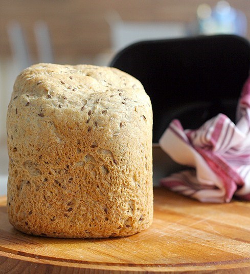 Цельнозерновой хлеб с семенами в хлебопечке