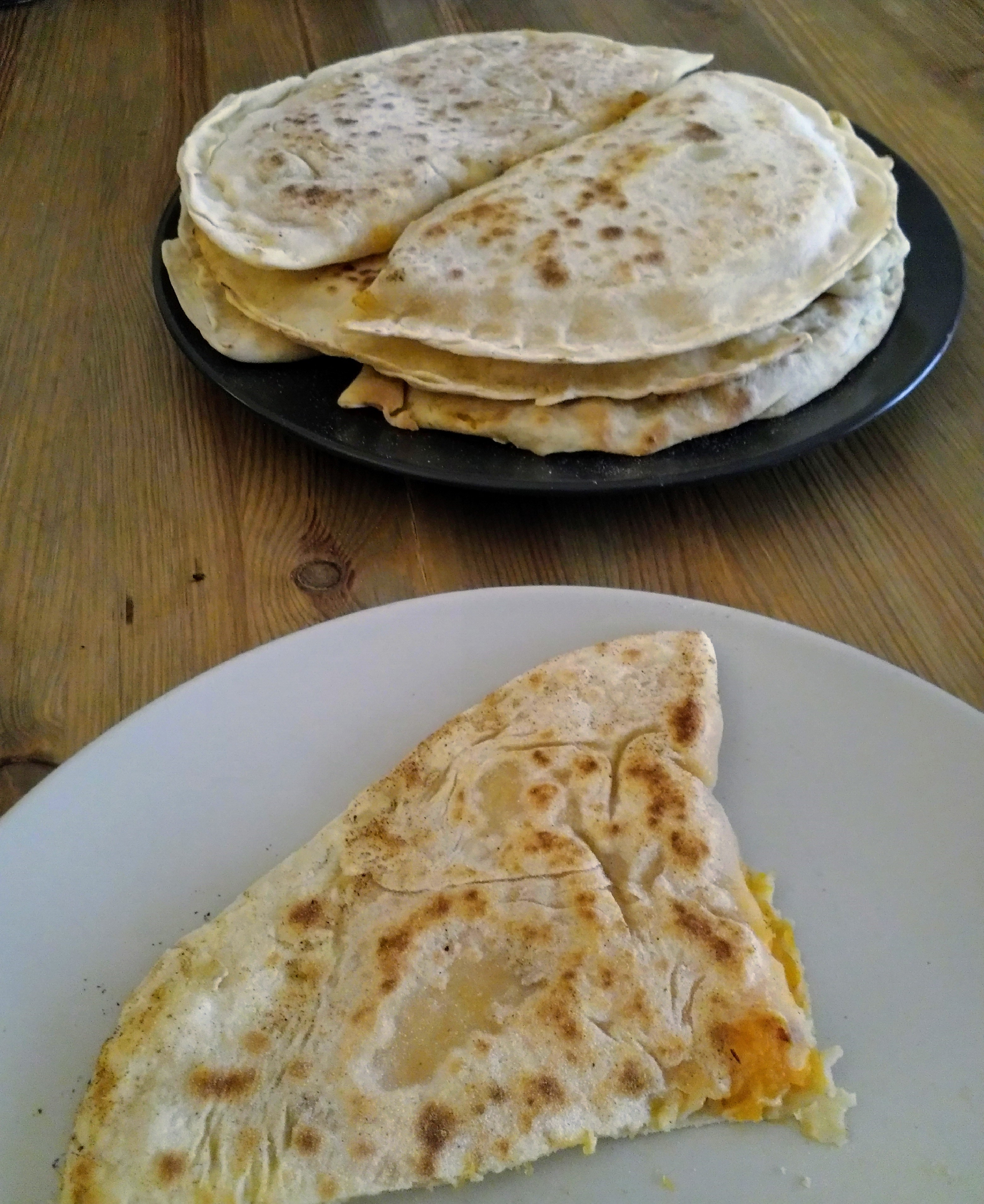 Кутабы с тыквой, сыром и панчеттой