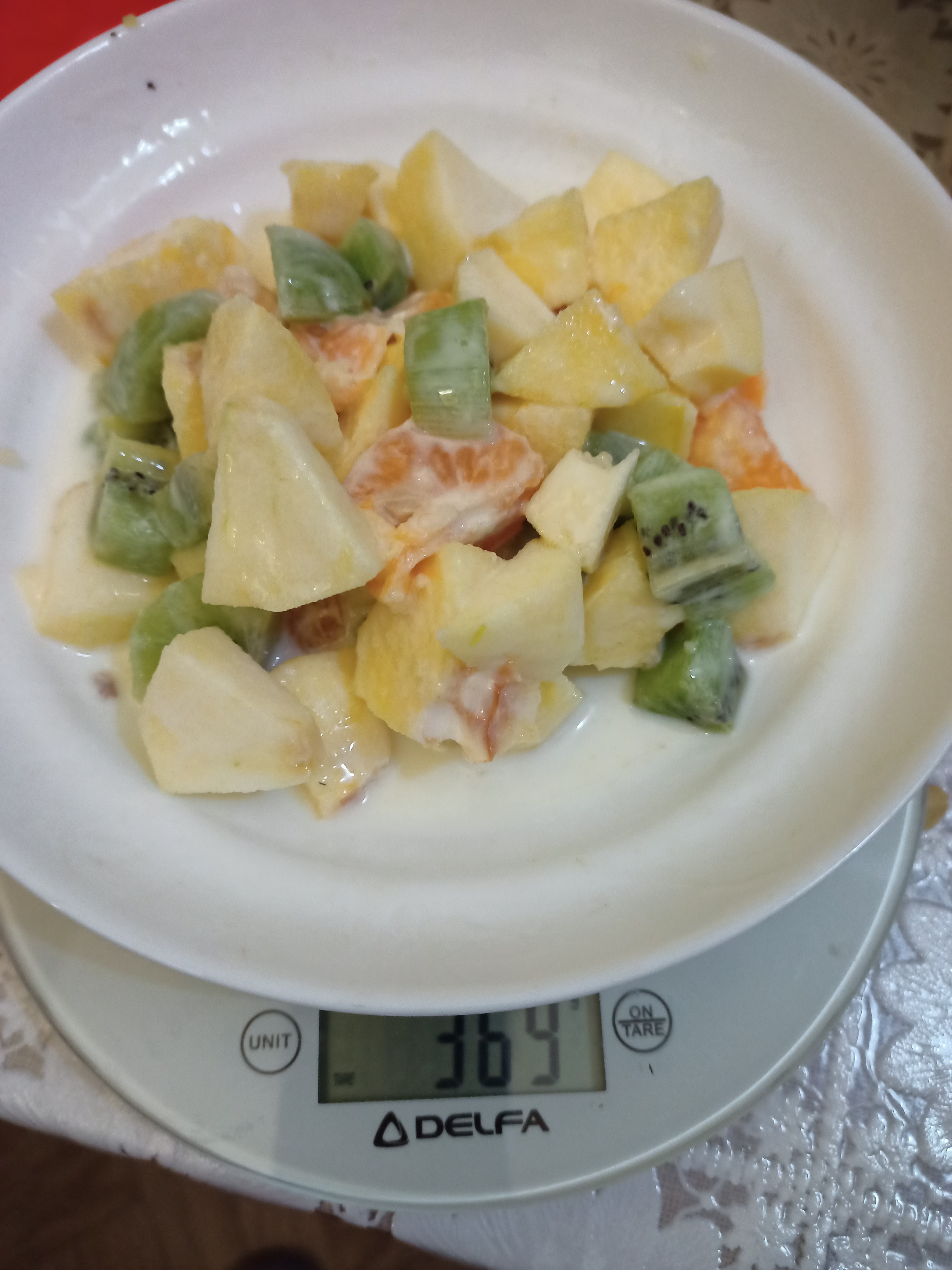 Салат фруктовый с яблоком, айвой, киви, мандарином