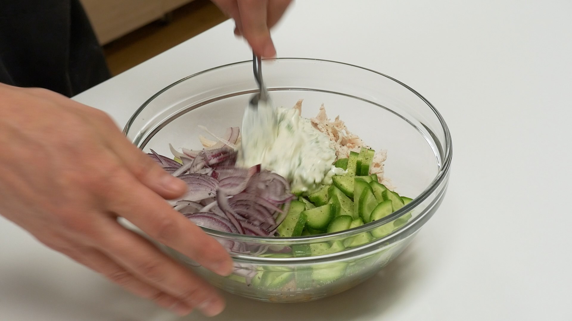 Слоеный салат «Чикаго» с курицей и грибами - пошаговый рецепт с фото на Готовим дома