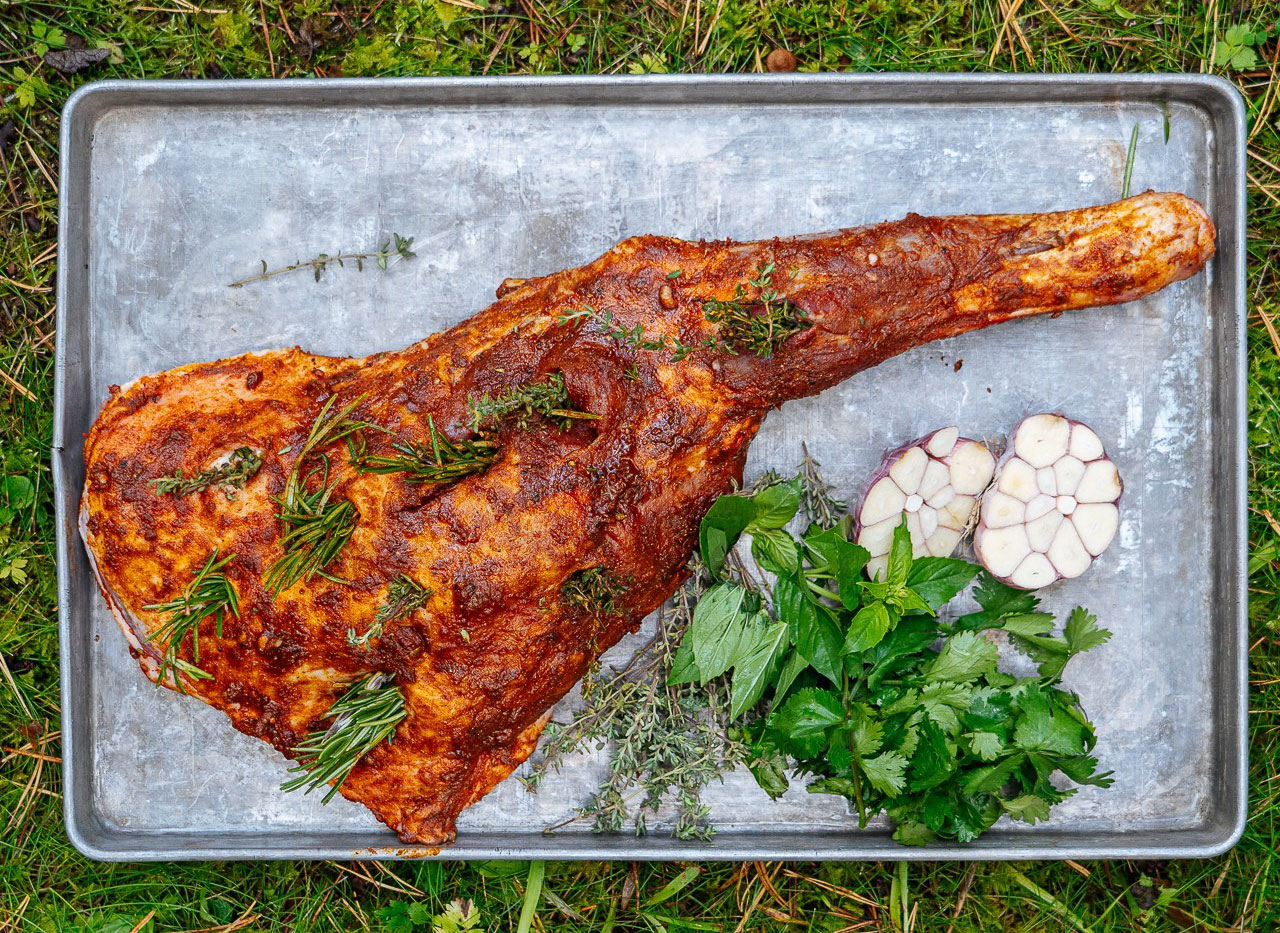 Маринад для лопатки. Лопатка ягненка в медовом маринаде. Топленая лопатка ягненка в соусе барбекю. Фото лопатка ягненка по мароккански.