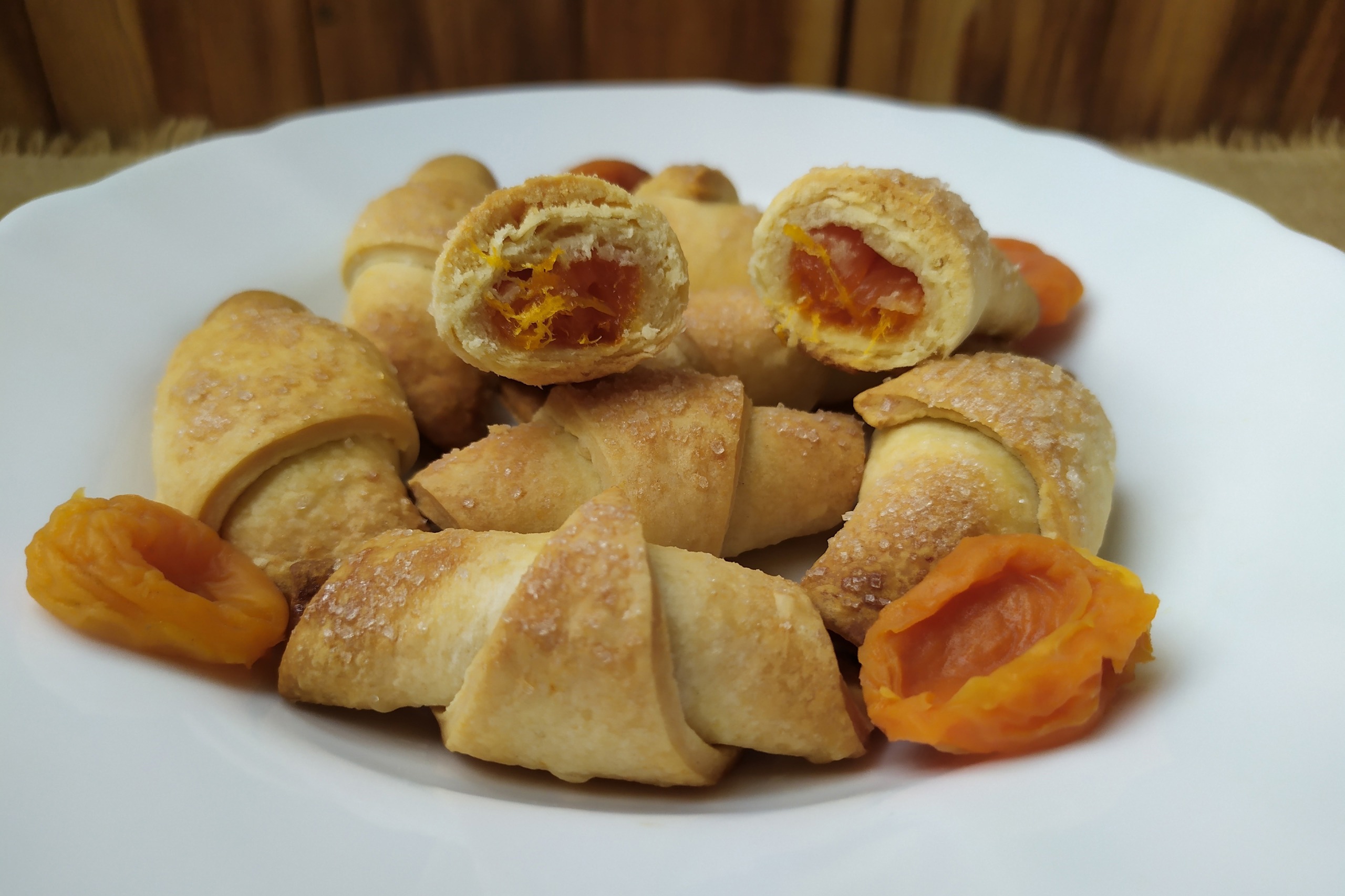 Анасы ұлын асүйде шырынды жопасымен жыныстық қатынасқа түсіреді Валерия Немченконың қатысуымен порно видео