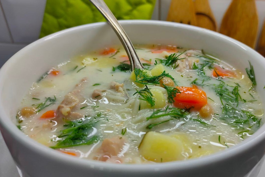 Гороховый суп с курицей и копченой колбасой — рецепт с фото пошагово