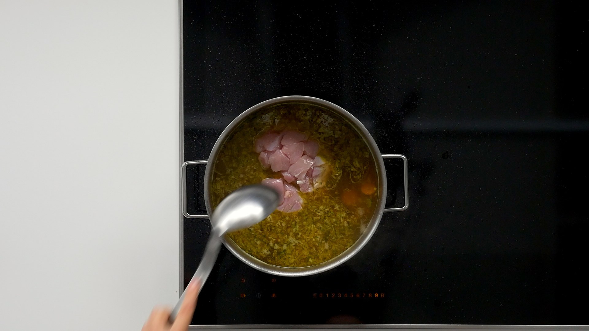 Как приготовить грибной суп с курицей и бурым рисом в домашних условиях