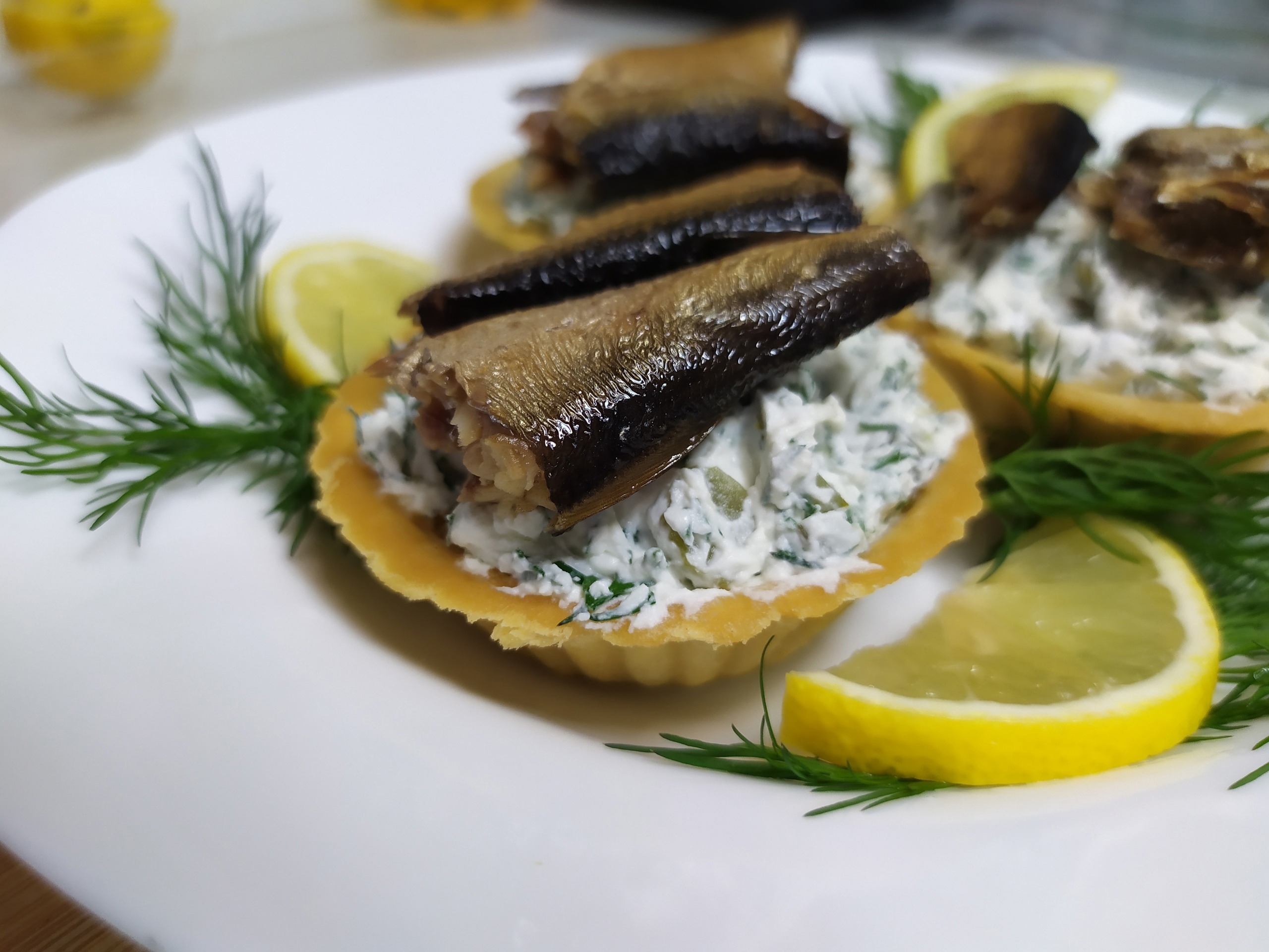 Начинка для тарталеток с солеными огурцами и шпротами