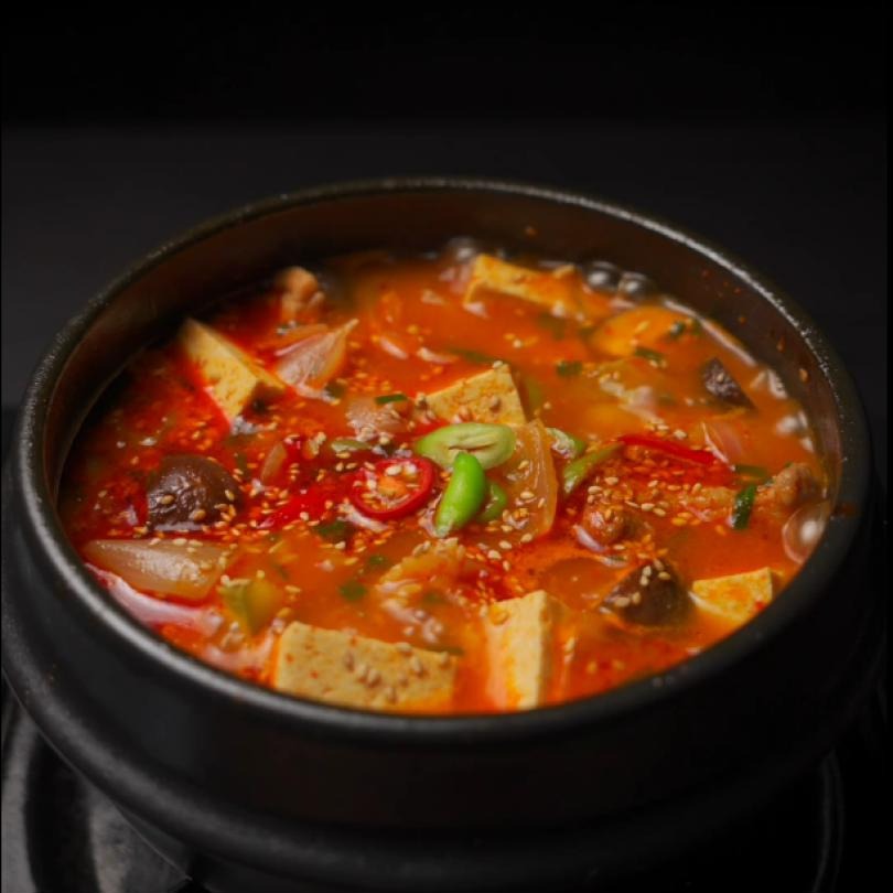 Корейский суп с говядиной и зеленой редькой