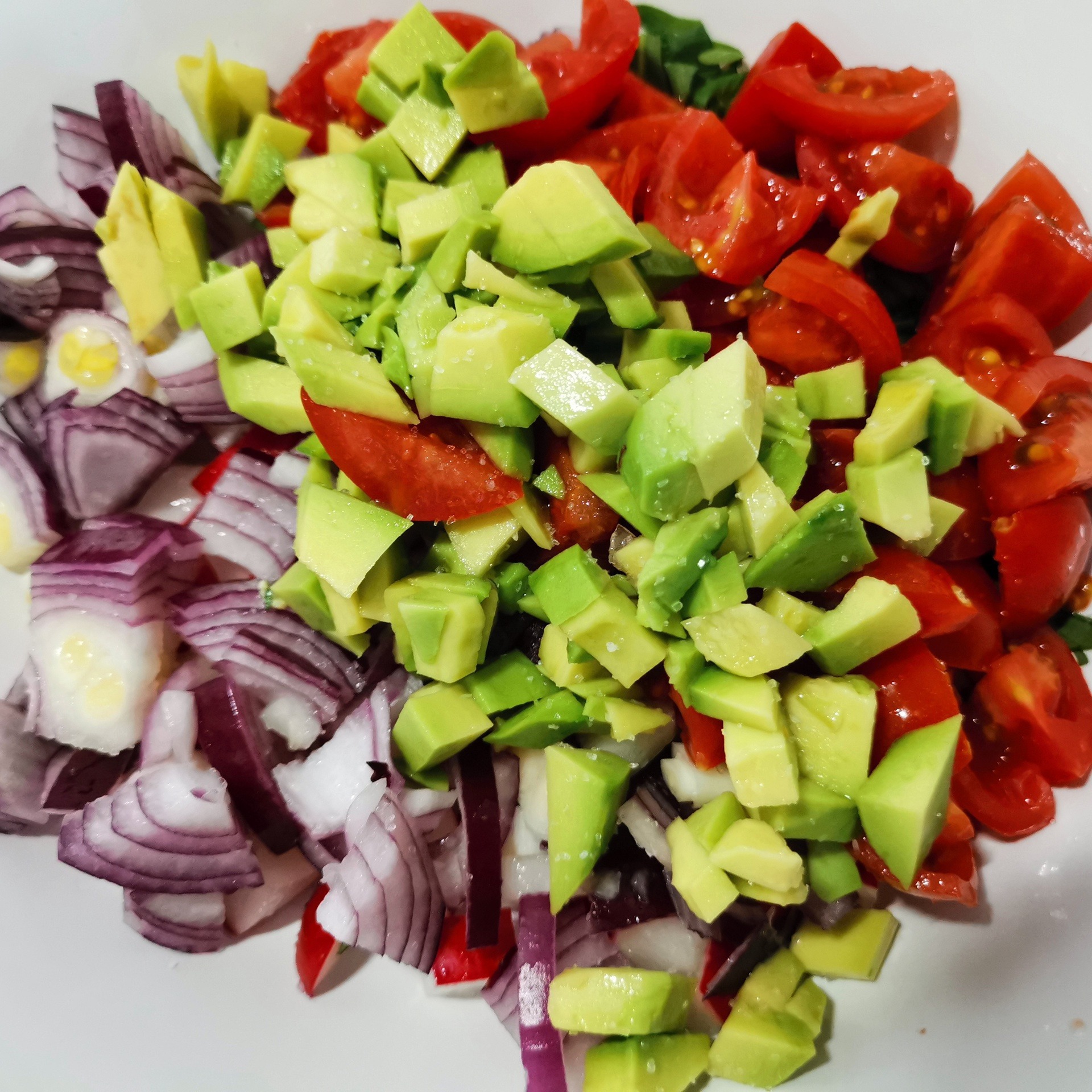 6 рецептов любимых салатов из разных стран