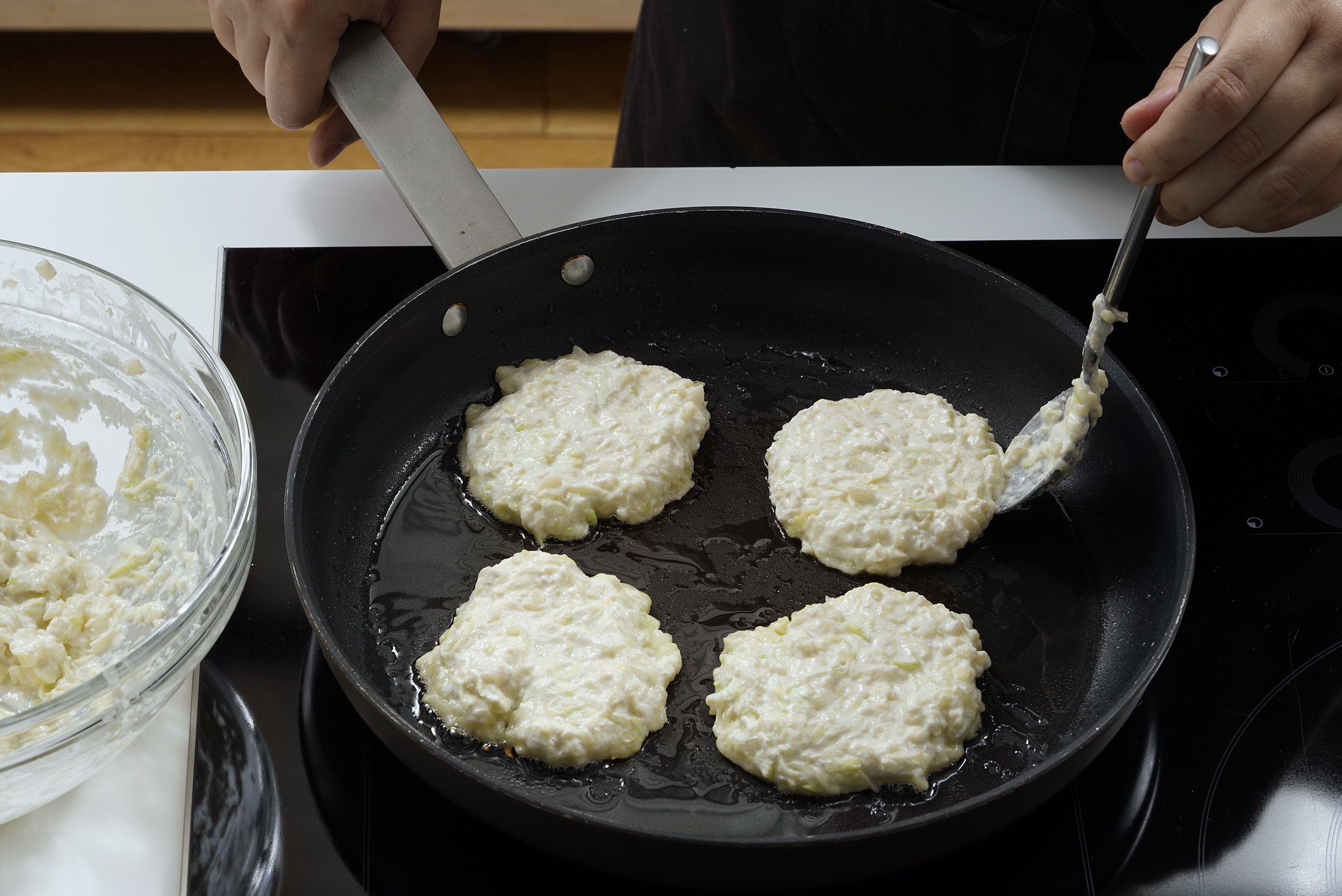 Кабачковые оладьи с творогом и грушей