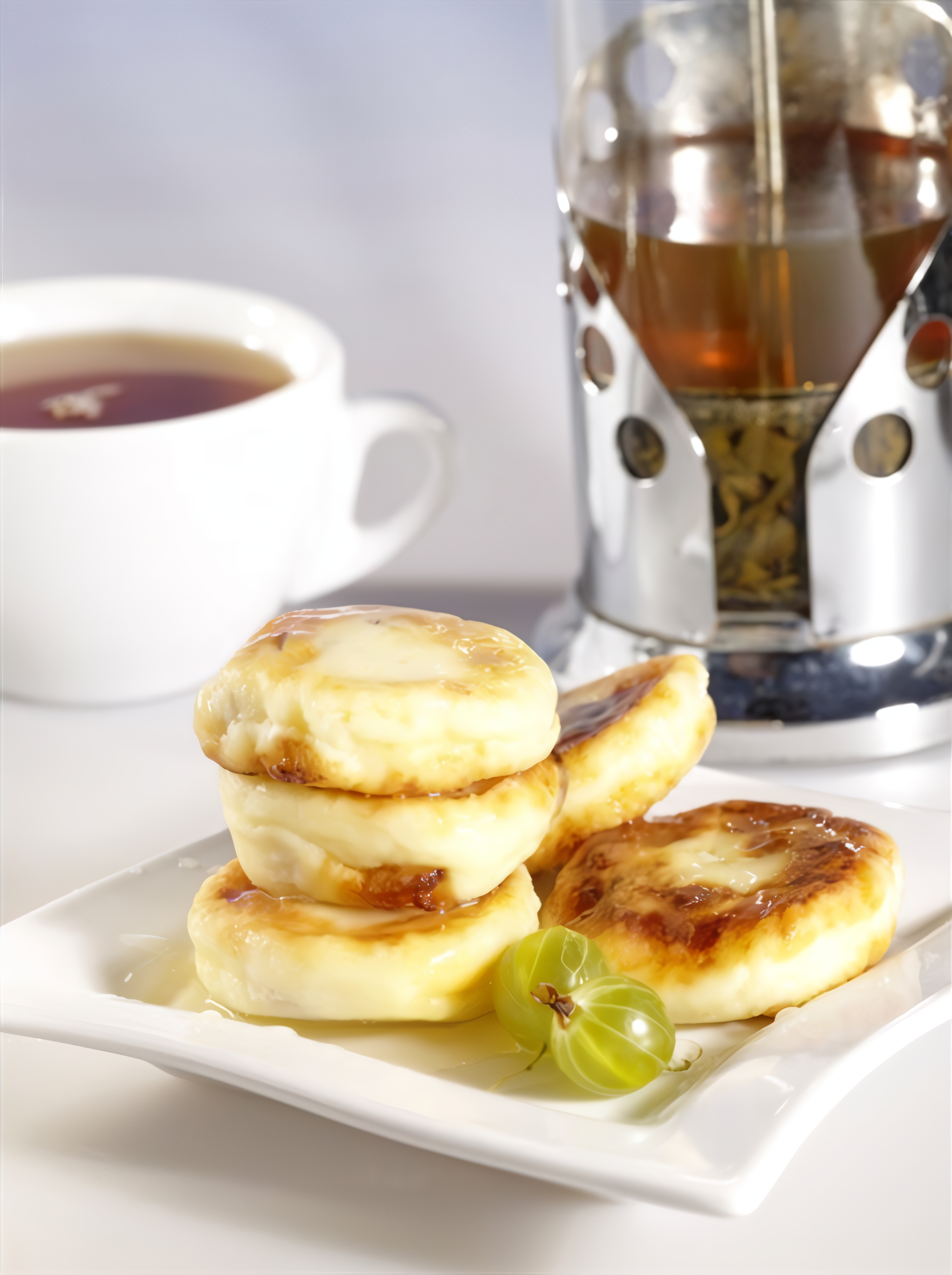 Сырники с яблоками и сухофруктами