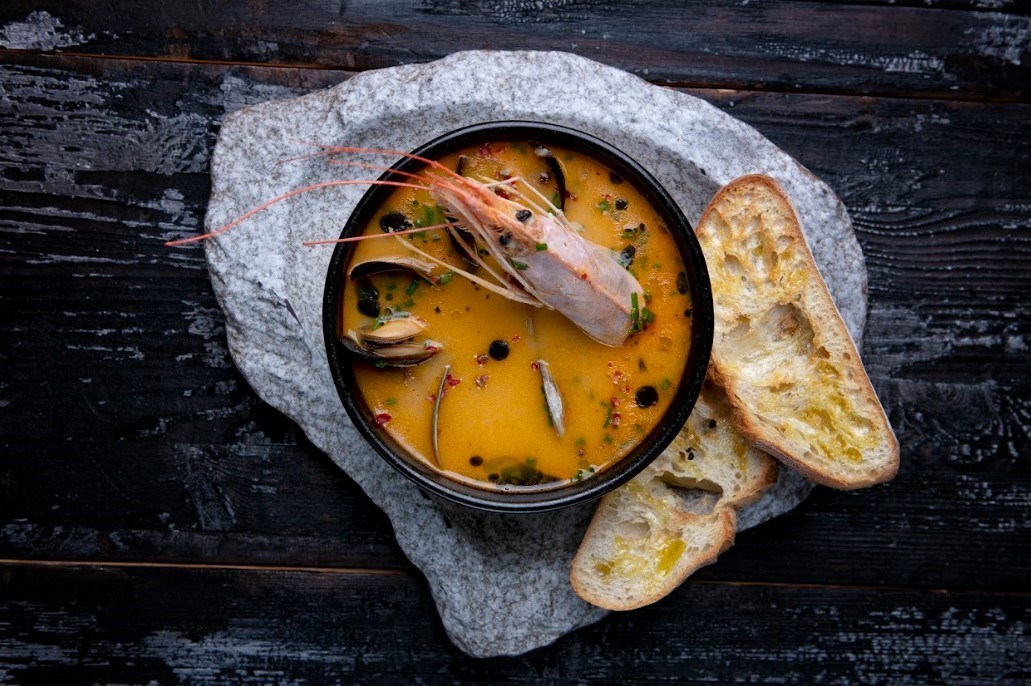 Рыбный суп с красной рыбой и плавленым сыром