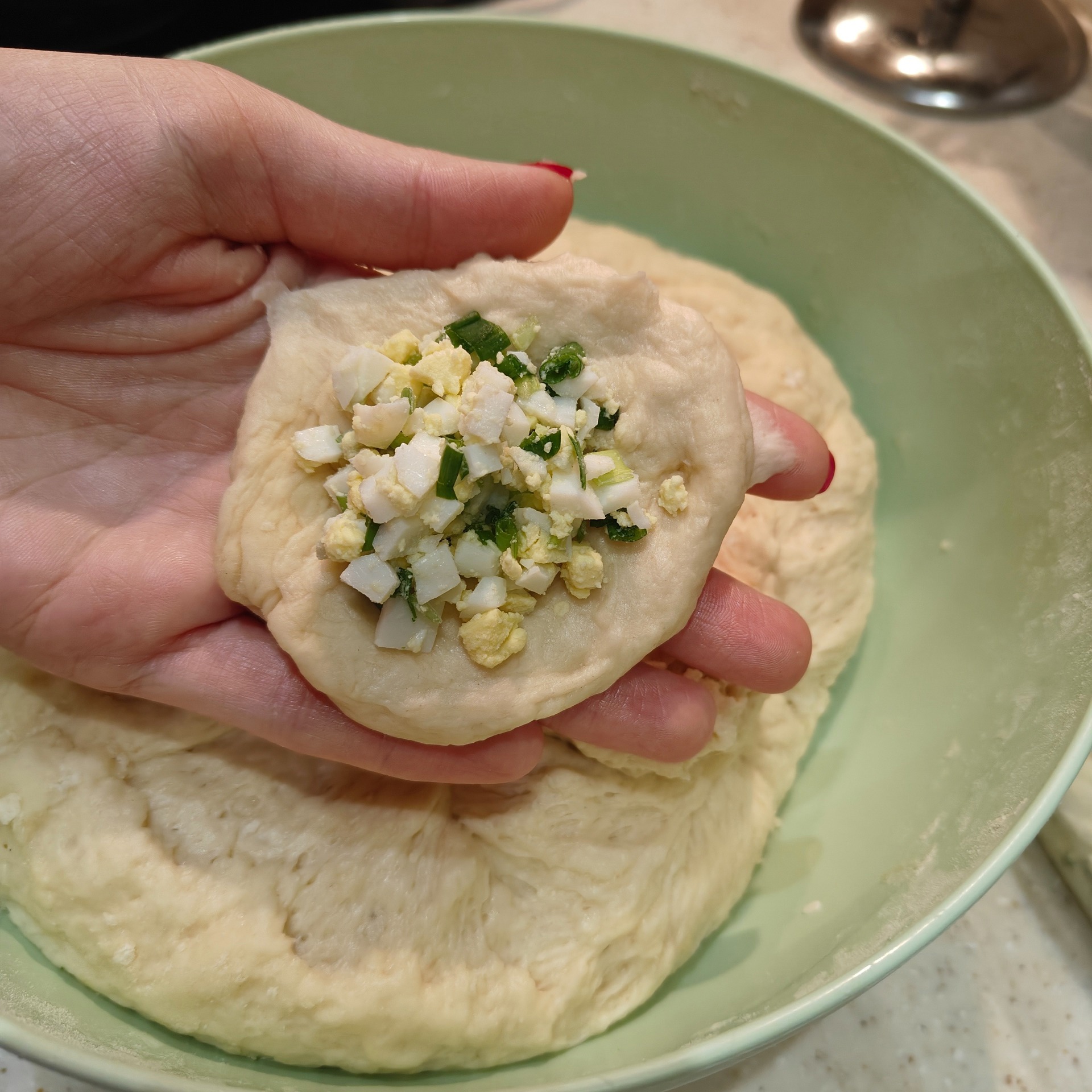 пирожки с яйцом и зеленым луком в духовке пошаговый рецепт в духовке с фото | Дзен