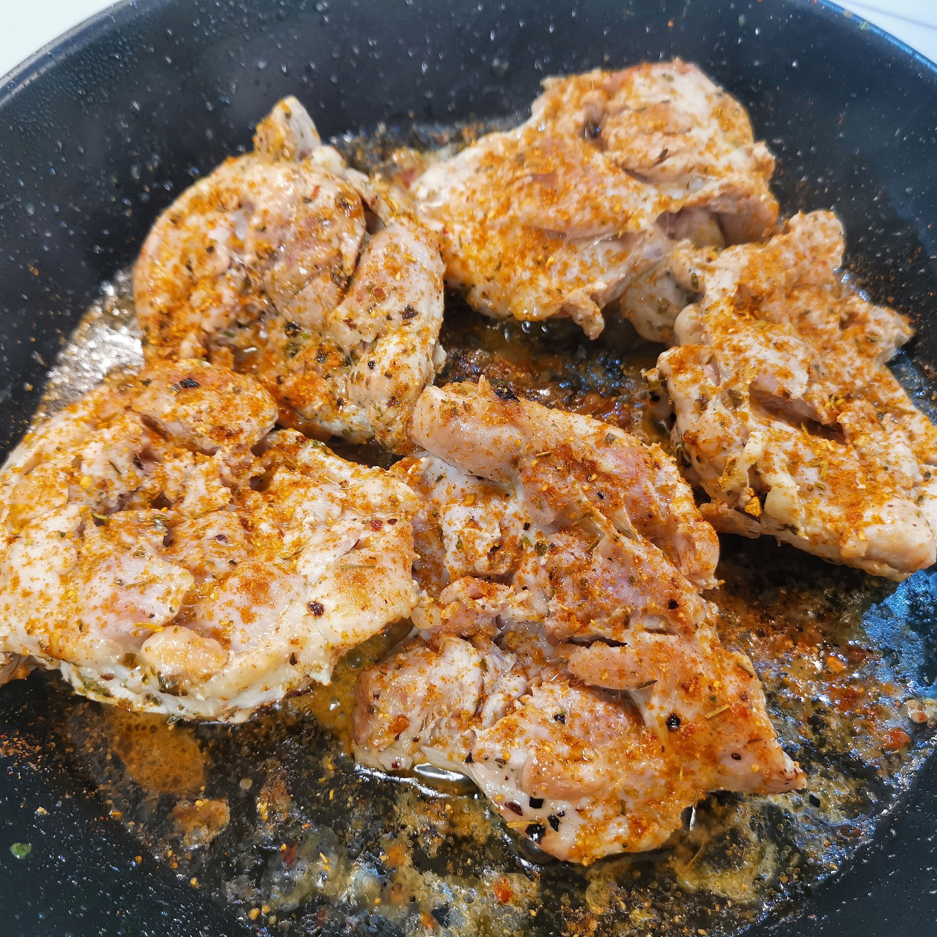 Готовим сочное куриное мясо: 5 горячих блюд из филе бедра. Кулинарные статьи и лайфхаки