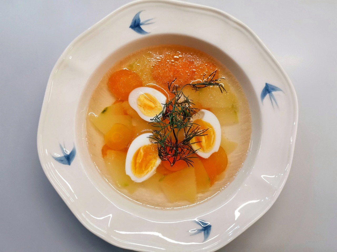 Куриный бульон с яйцом