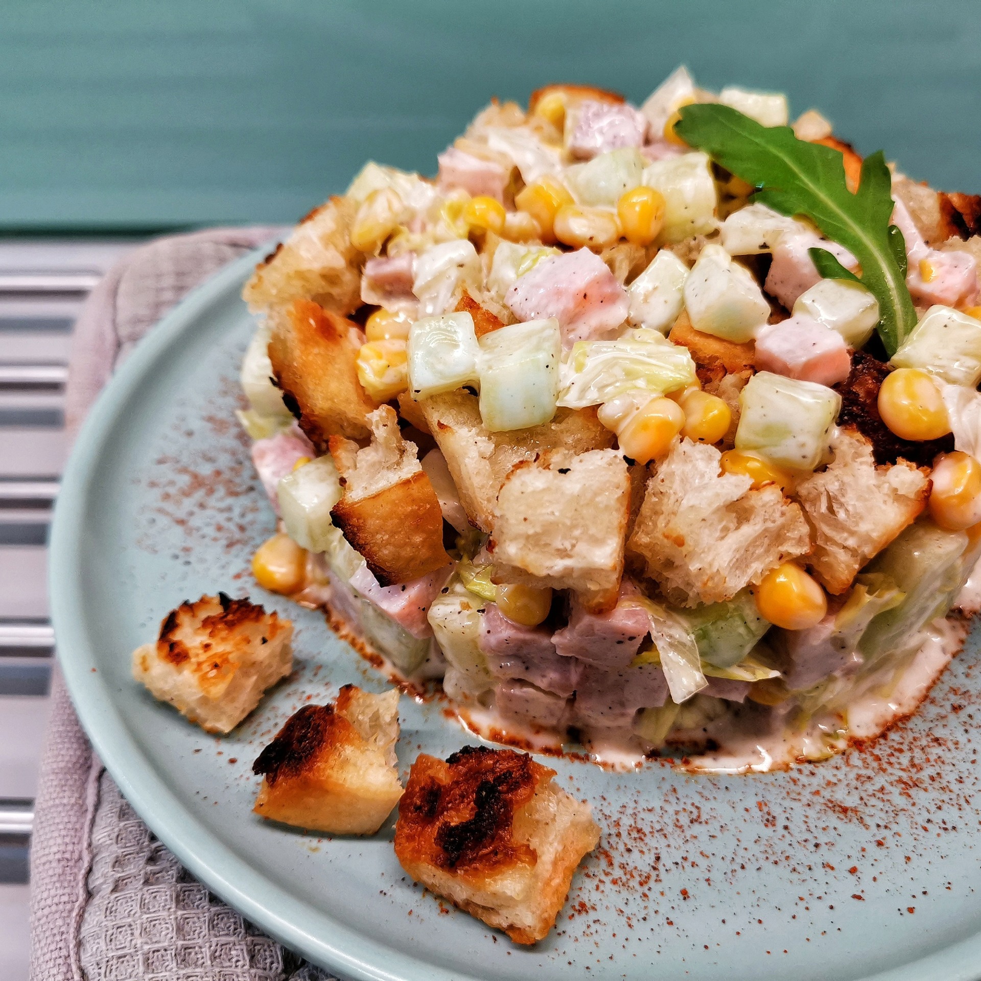 Блюда с огурцами, салатом айсберг и консервированной кукурузой, 3 пошаговых  рецепта с фото на сайте «Еда»