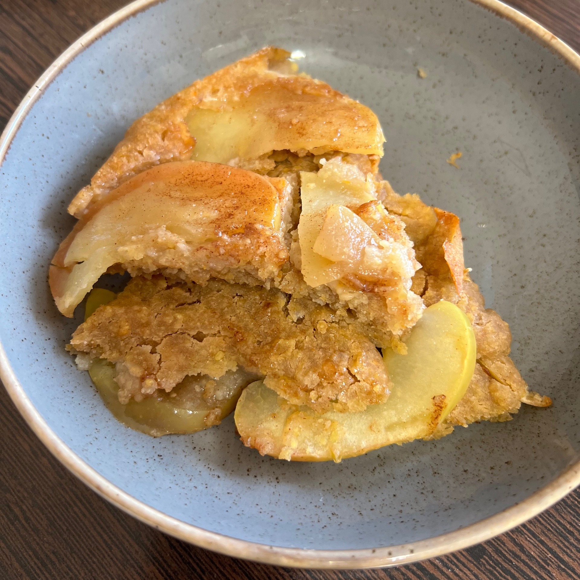 Пряный пирог с яблочным пюре