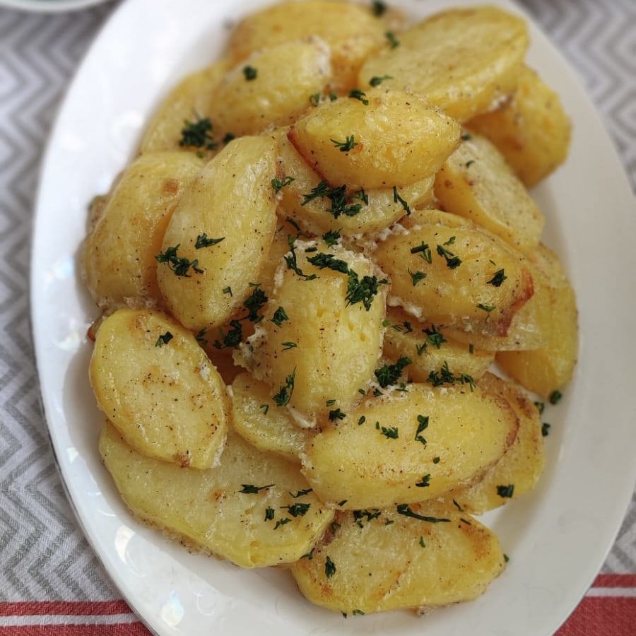 Картошка в духовке с чесноком и маслом