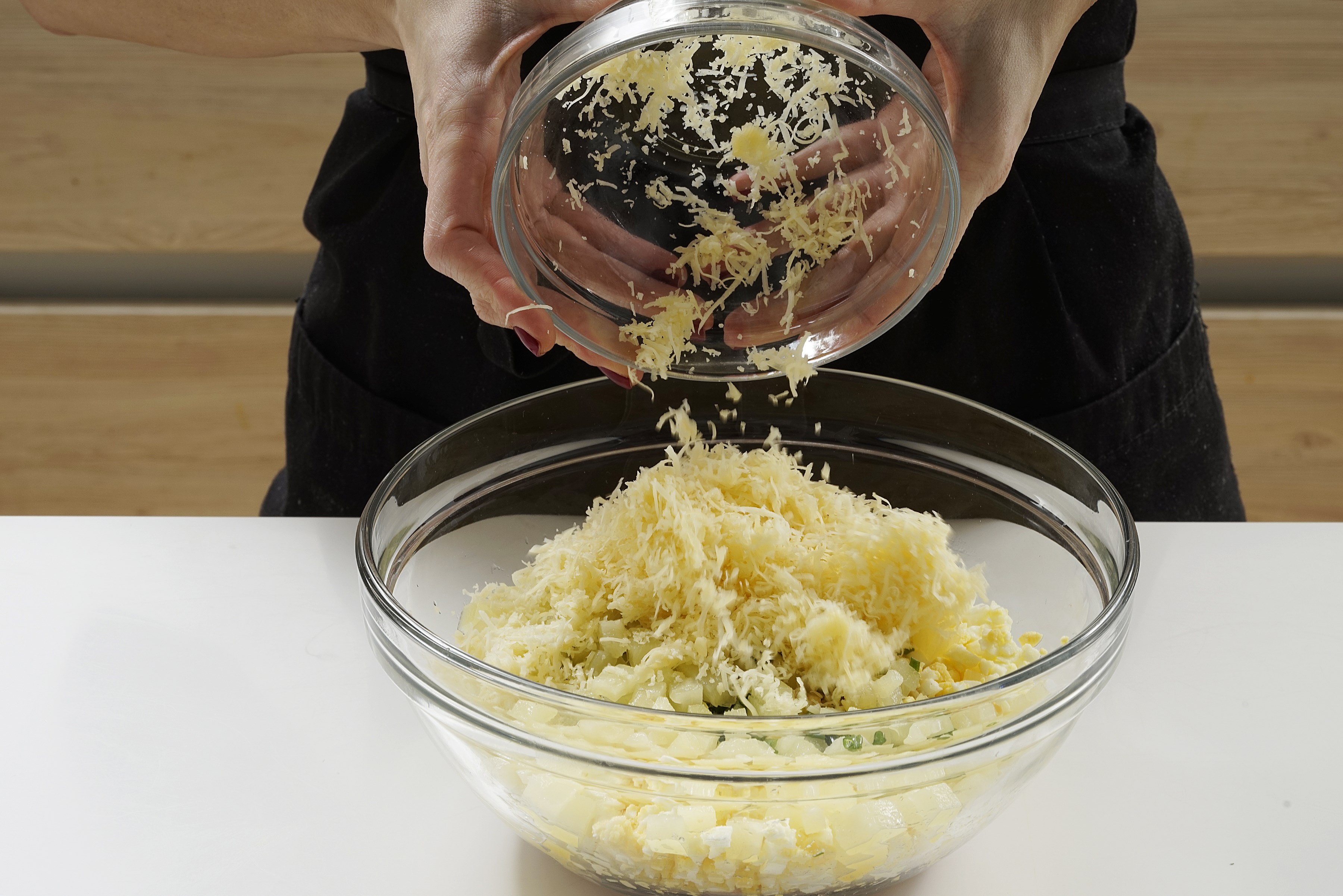 Как приготовить Салат курица с ананасами, грибами шампиньонами и орехами просто рецепт пошаговый