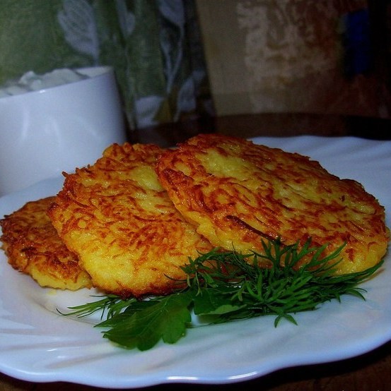 Картофельные драники: рецепт для приготовления на сковороде