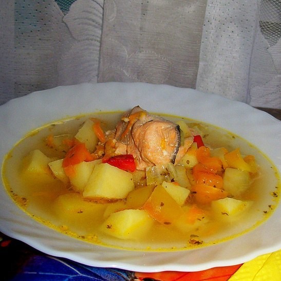 Суп с лососем и болгарским перцем